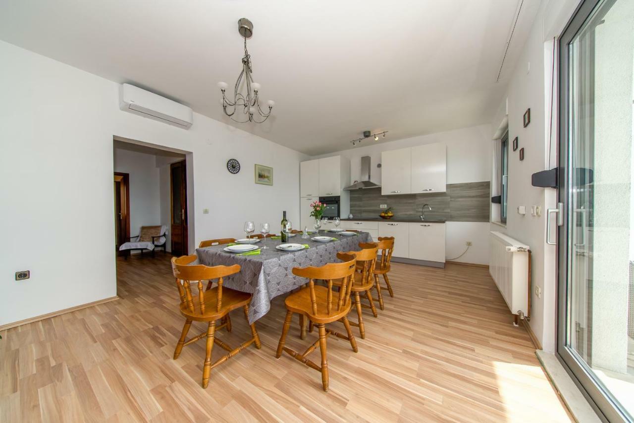 Apartments L&L Dugi Rat Ngoại thất bức ảnh