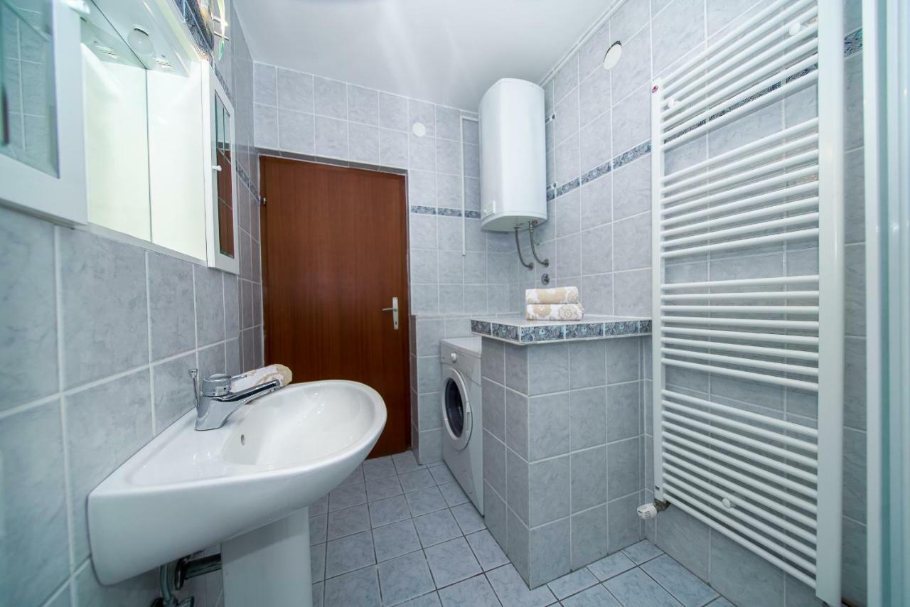 Apartments L&L Dugi Rat Ngoại thất bức ảnh