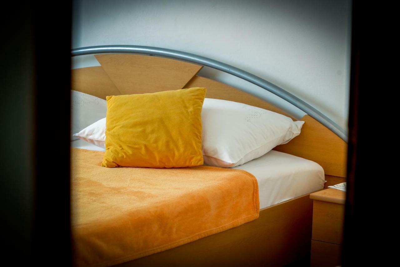 Apartments L&L Dugi Rat Ngoại thất bức ảnh